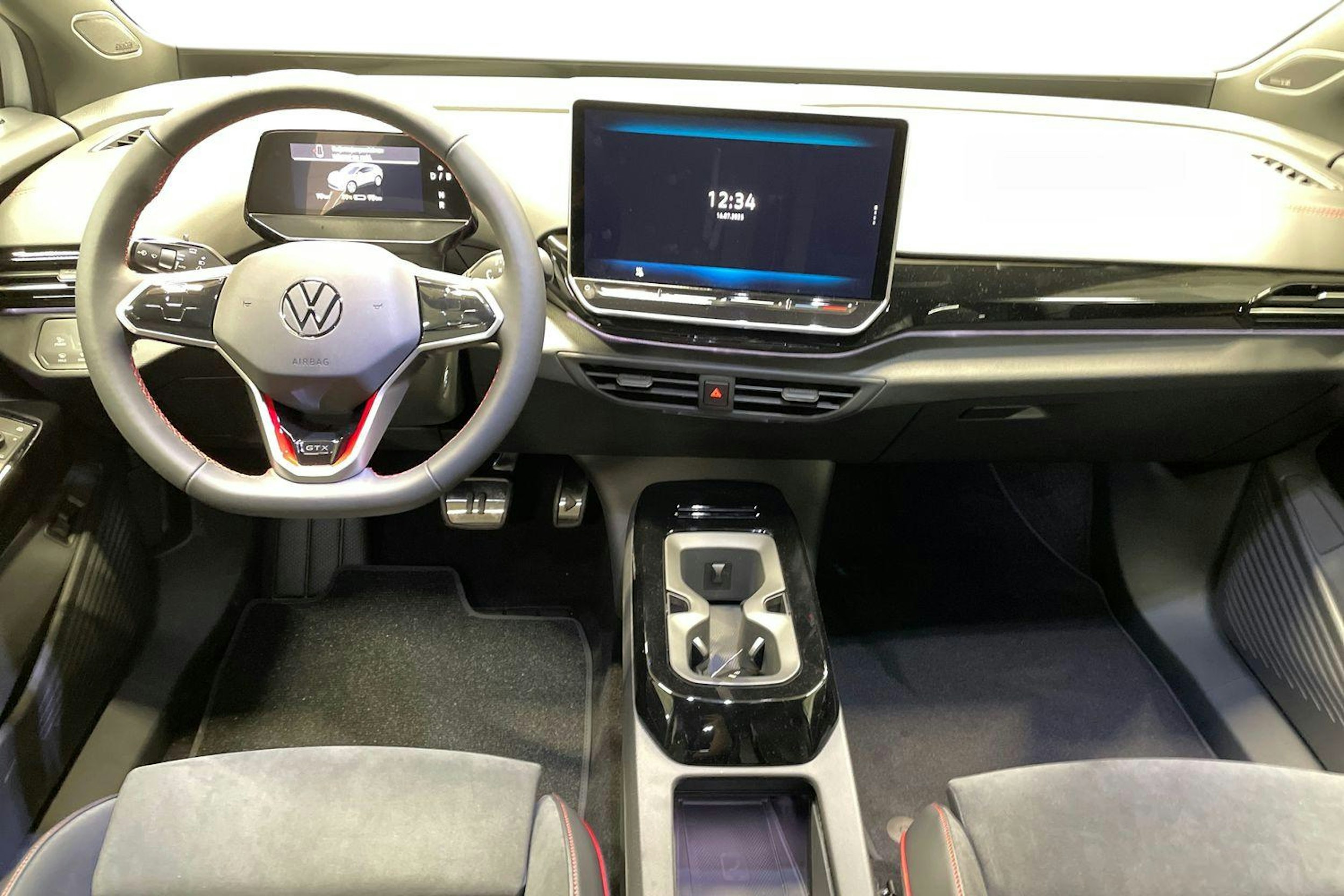 valkoinen Volkswagen ID.4 2025 kuva 7.