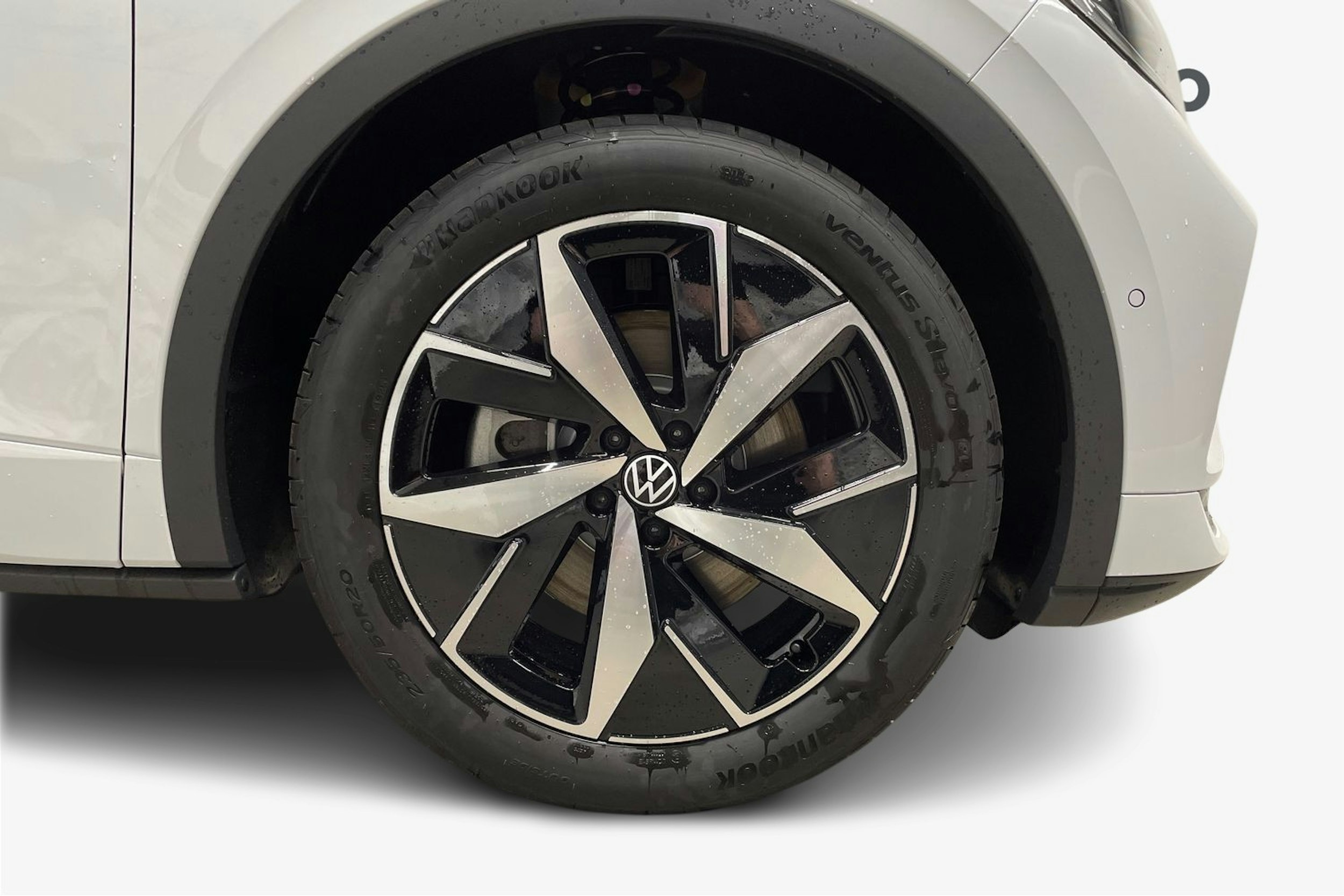 valkoinen Volkswagen ID.4 2025 kuva 9.
