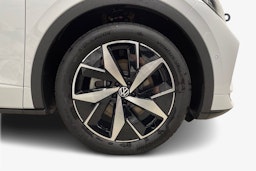 valkoinen Volkswagen ID.4 2025 kuva 9.