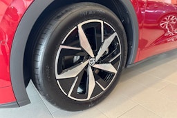 punainen Volkswagen ID.4 2025 kuva 10.