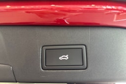 punainen Volkswagen ID.4 2025 kuva 13.