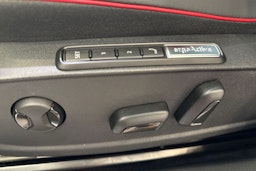 punainen Volkswagen ID.4 2025 kuva 15.