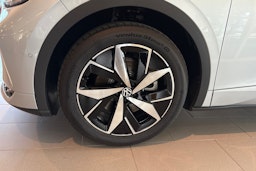 harmaa Volkswagen ID.4 2025 kuva 10.