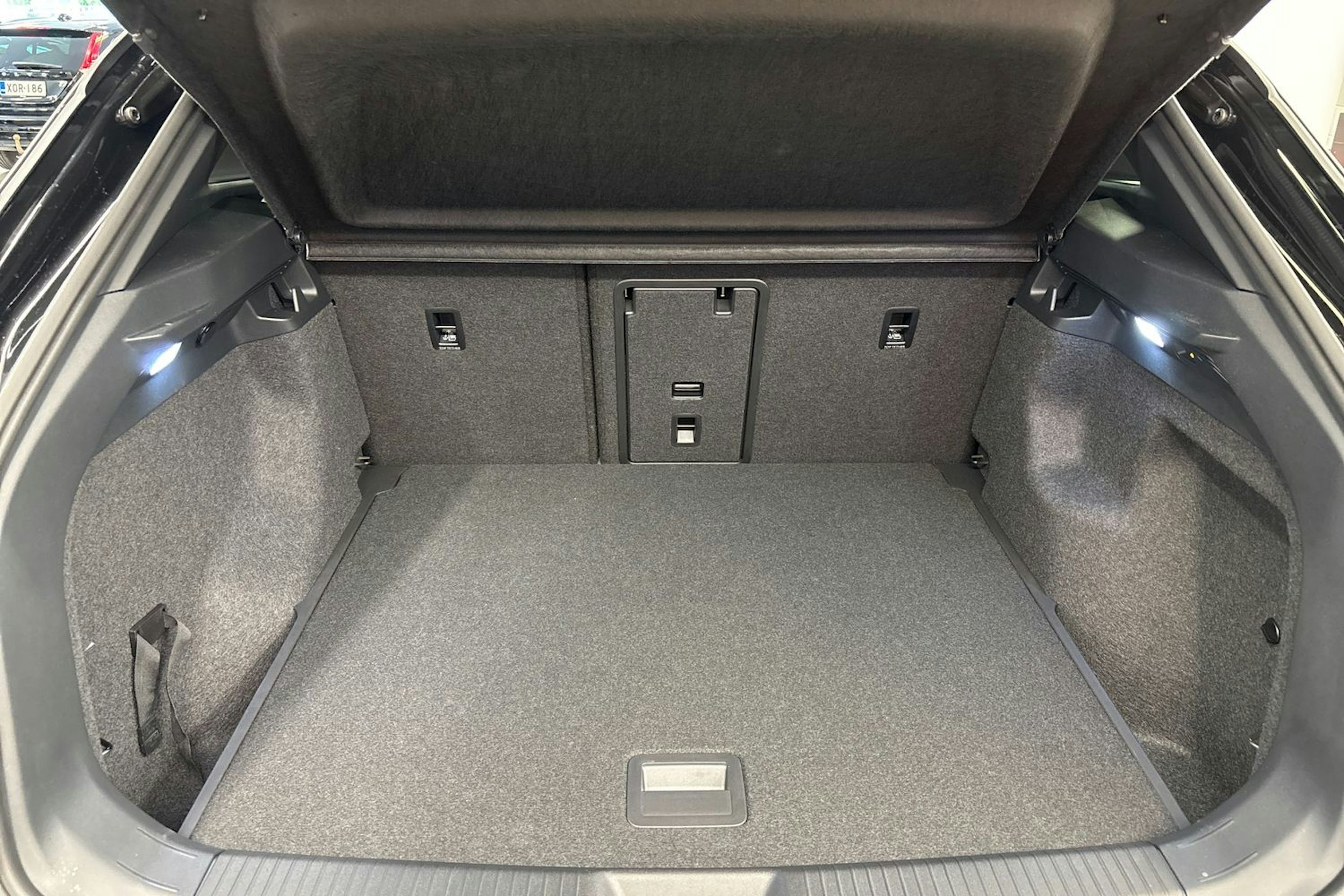 met. musta Volkswagen ID.4 2025 kuva 18.