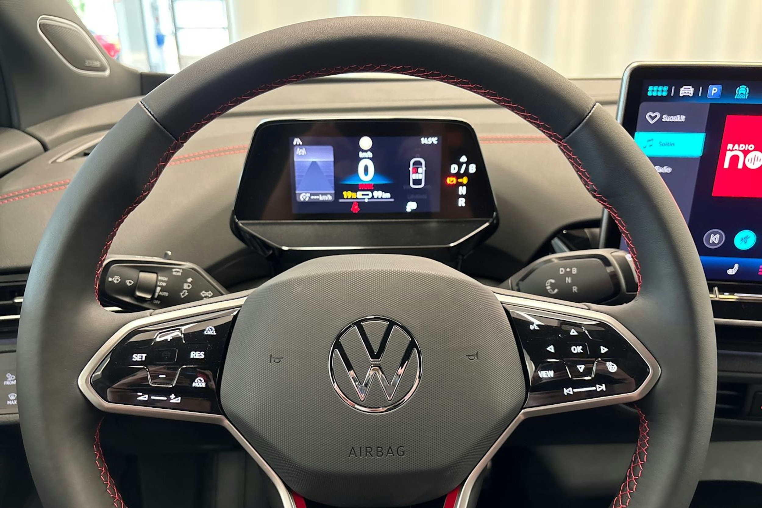 met. punainen Volkswagen ID.4 2025 kuva 11.