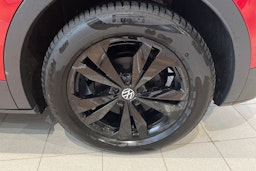 punainen Volkswagen ID.4 2025 kuva 9.