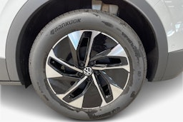 valkoinen Volkswagen ID.4 2025 kuva 9.