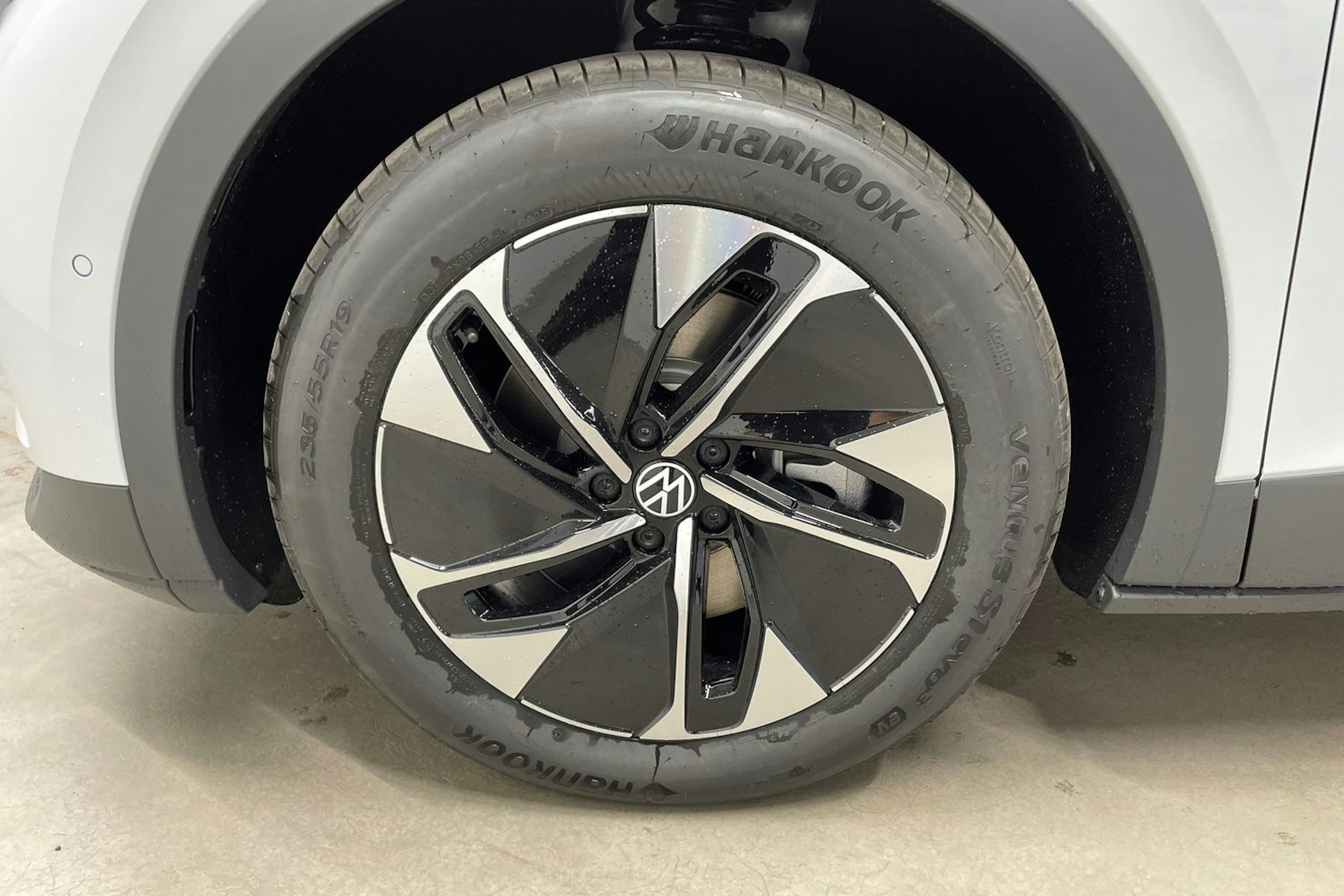 valkoinen Volkswagen ID.4 2025 kuva 10.