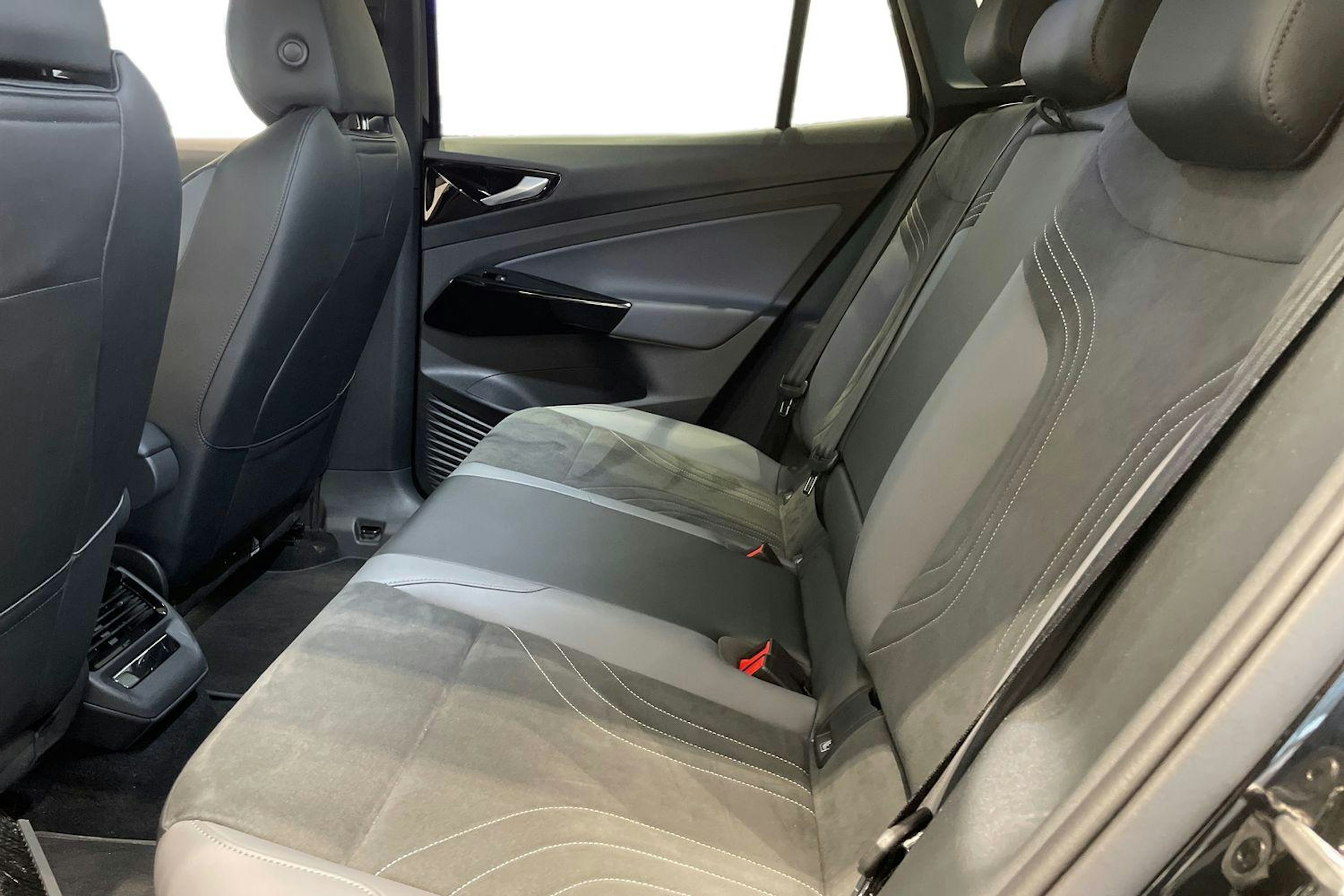 musta Volkswagen ID.4 2025 kuva 8.