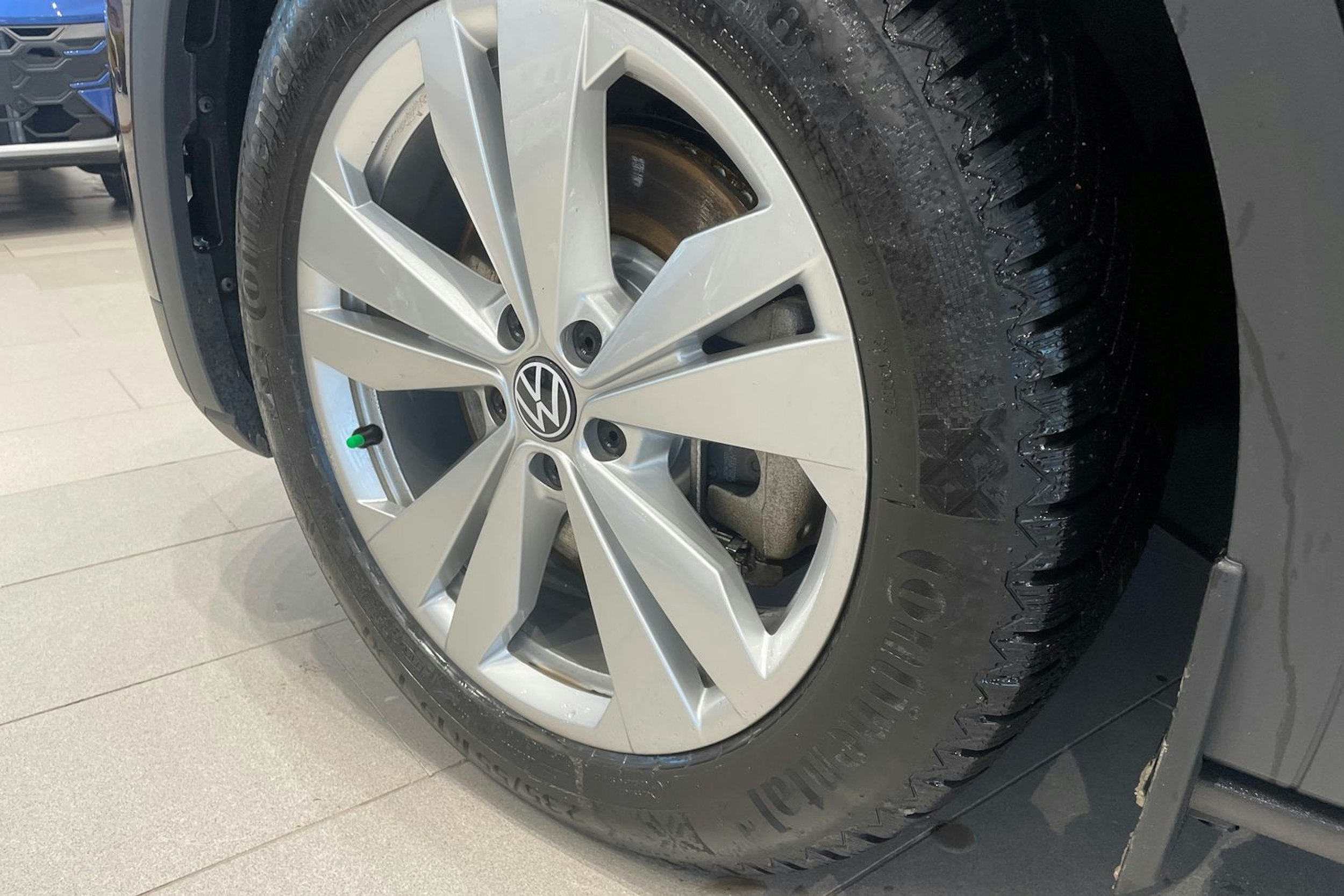 musta Volkswagen ID.4 2025 kuva 10.