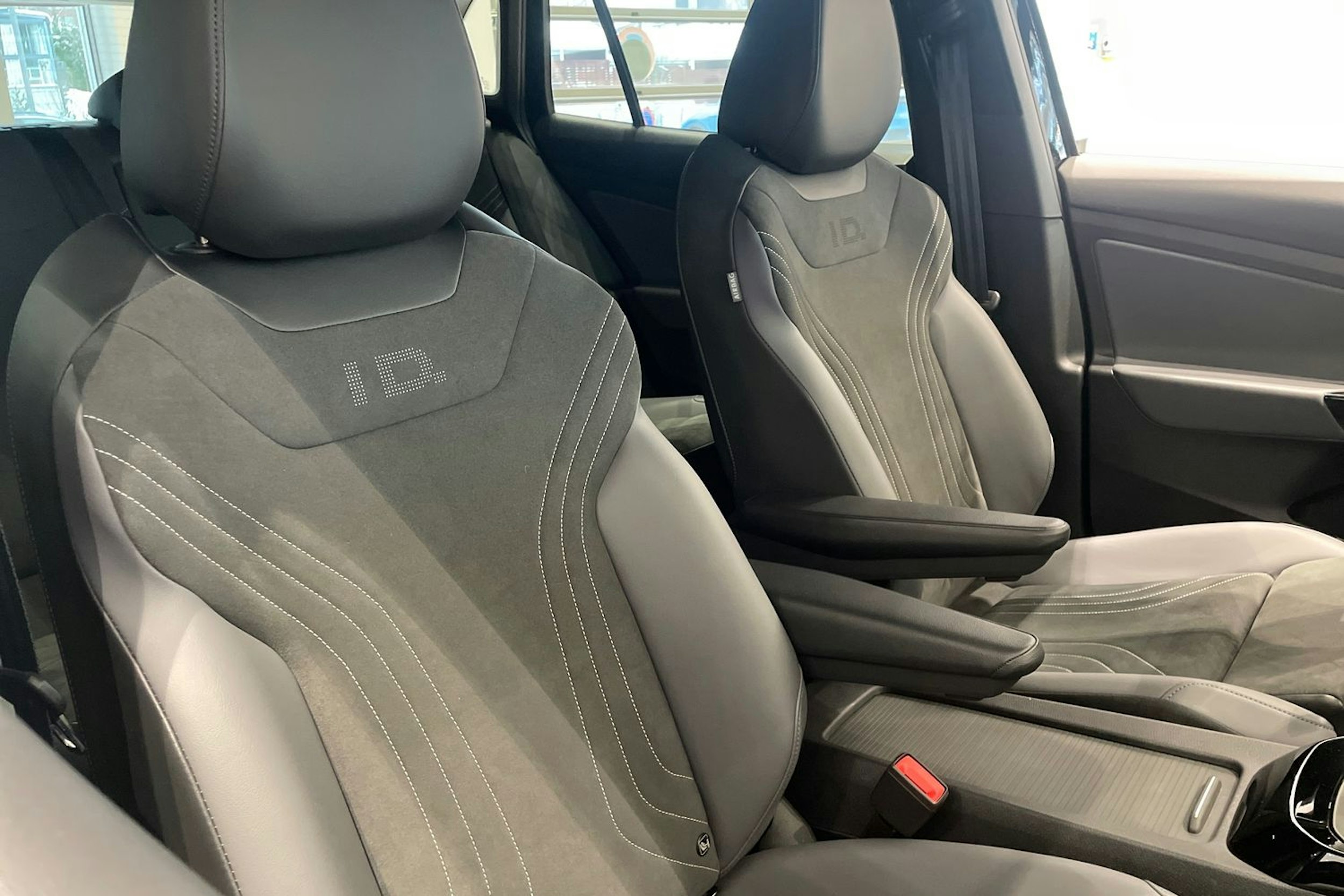 musta Volkswagen ID.4 2025 kuva 14.