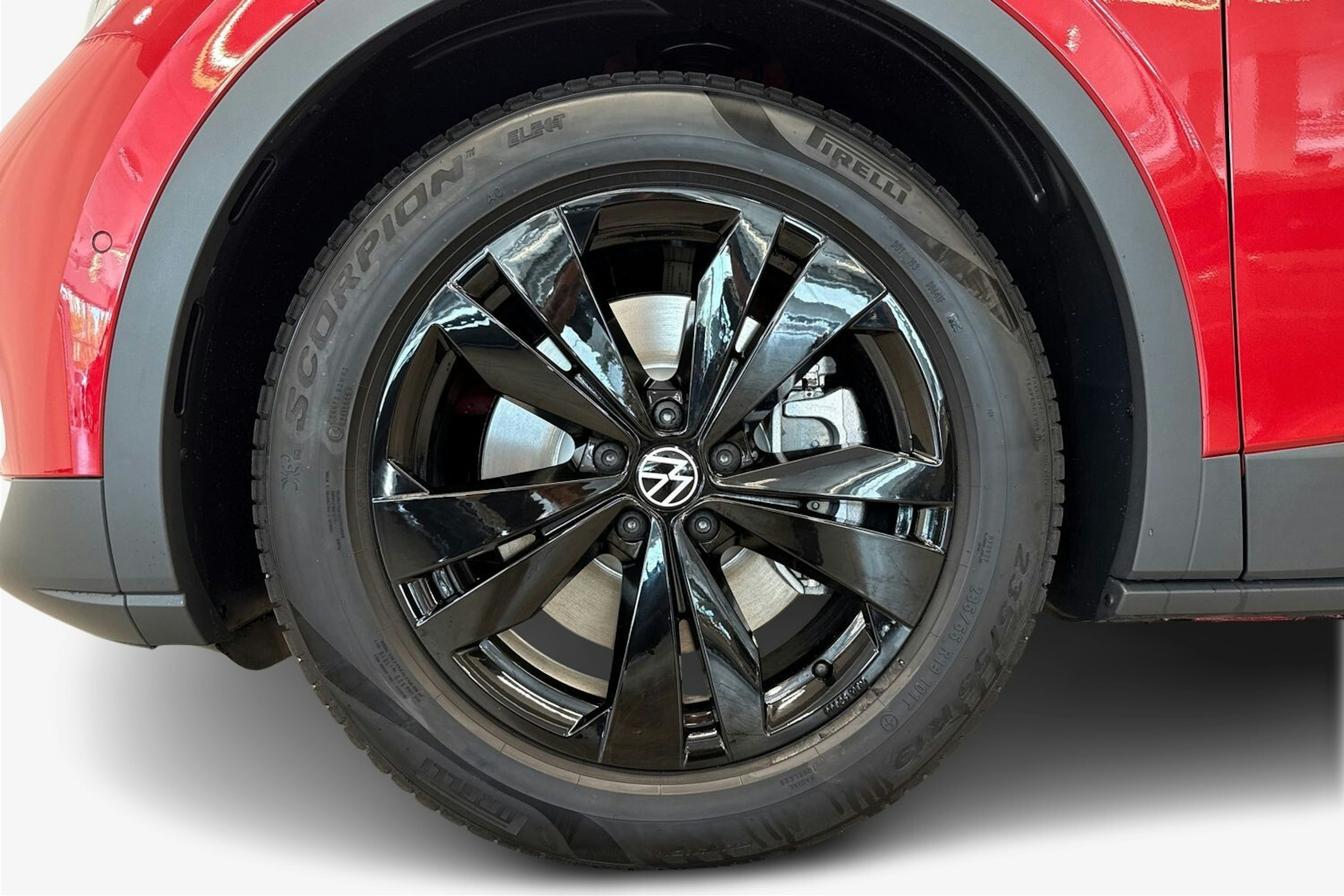 met. punainen Volkswagen ID.4 2025 kuva 6.