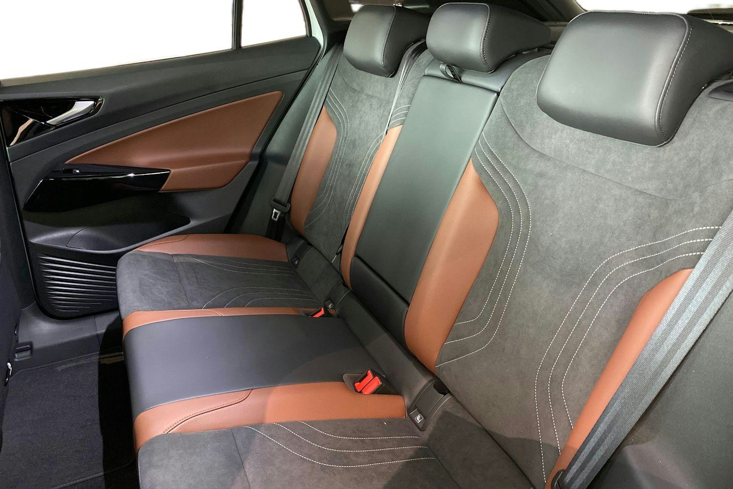 valkoinen Volkswagen ID.4 2025 kuva 8.