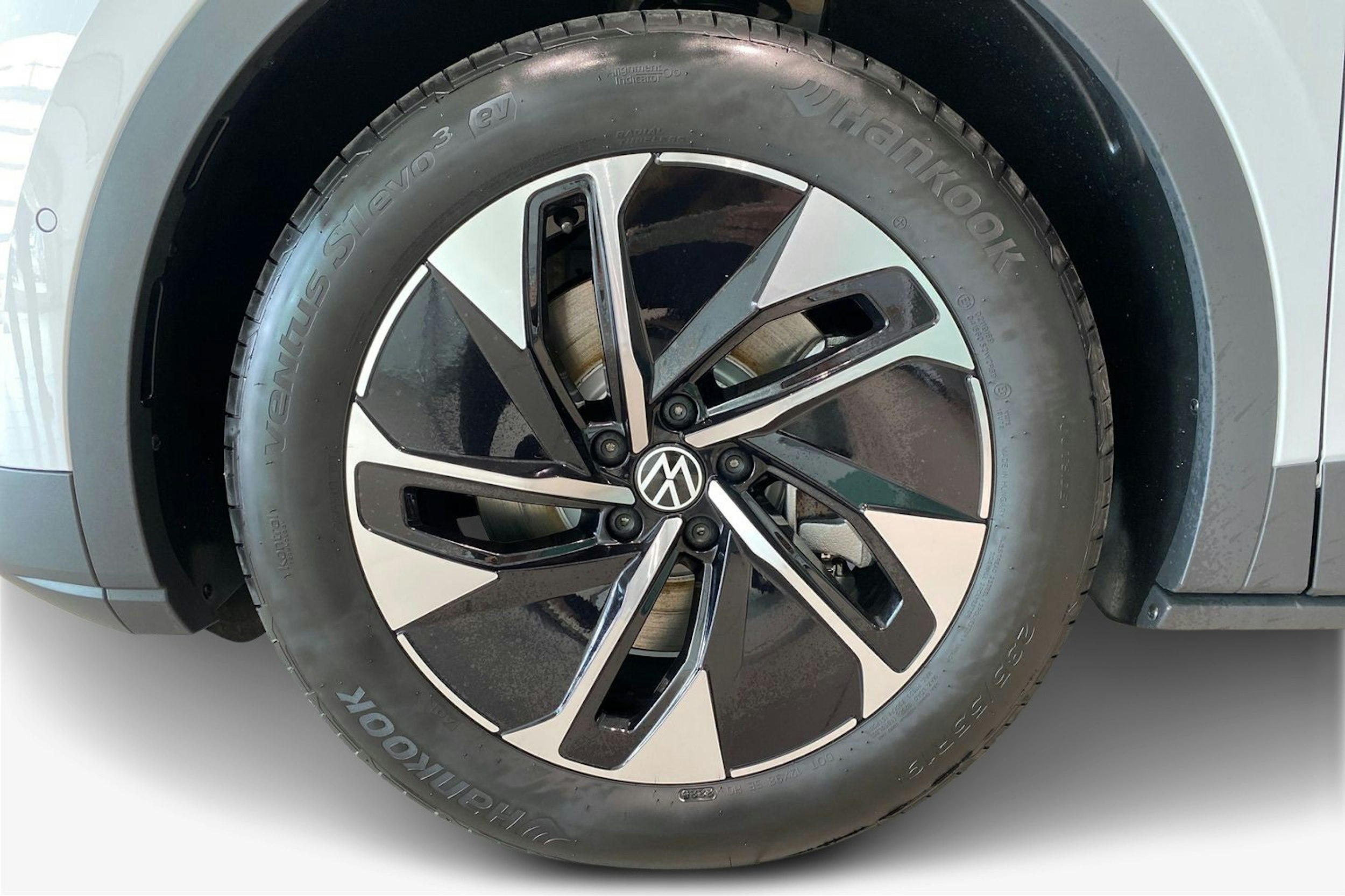 valkoinen Volkswagen ID.4 2025 kuva 9.