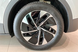 valkoinen Volkswagen ID.4 2025 kuva 10.