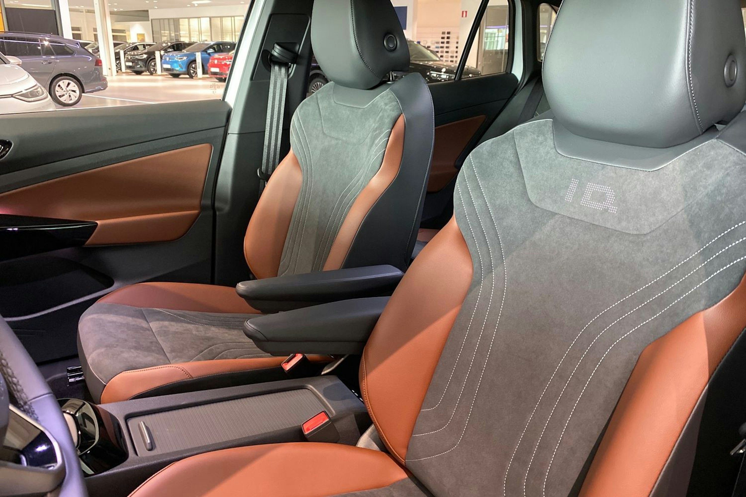 valkoinen Volkswagen ID.4 2025 kuva 14.