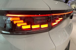 valkoinen Volkswagen ID.4 2025 kuva 16.