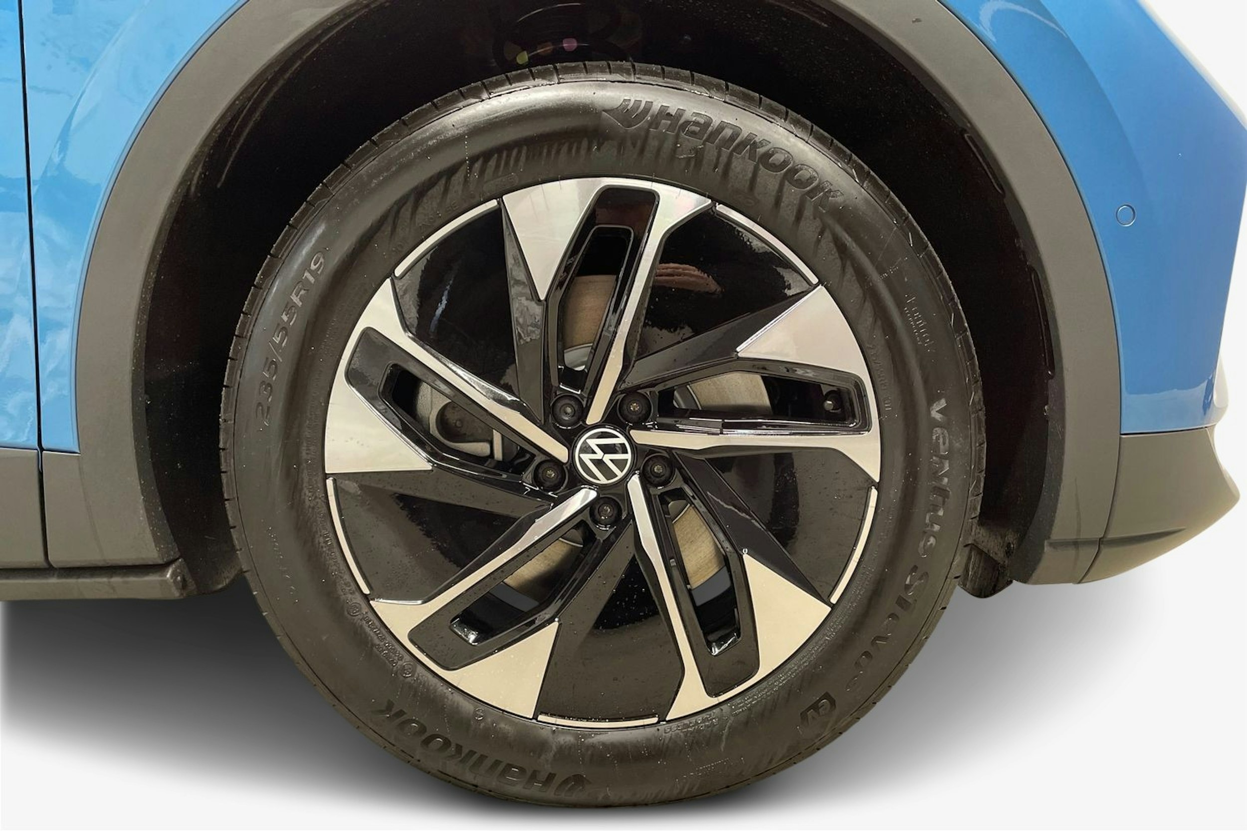 sininen Volkswagen ID.4 2025 kuva 9.