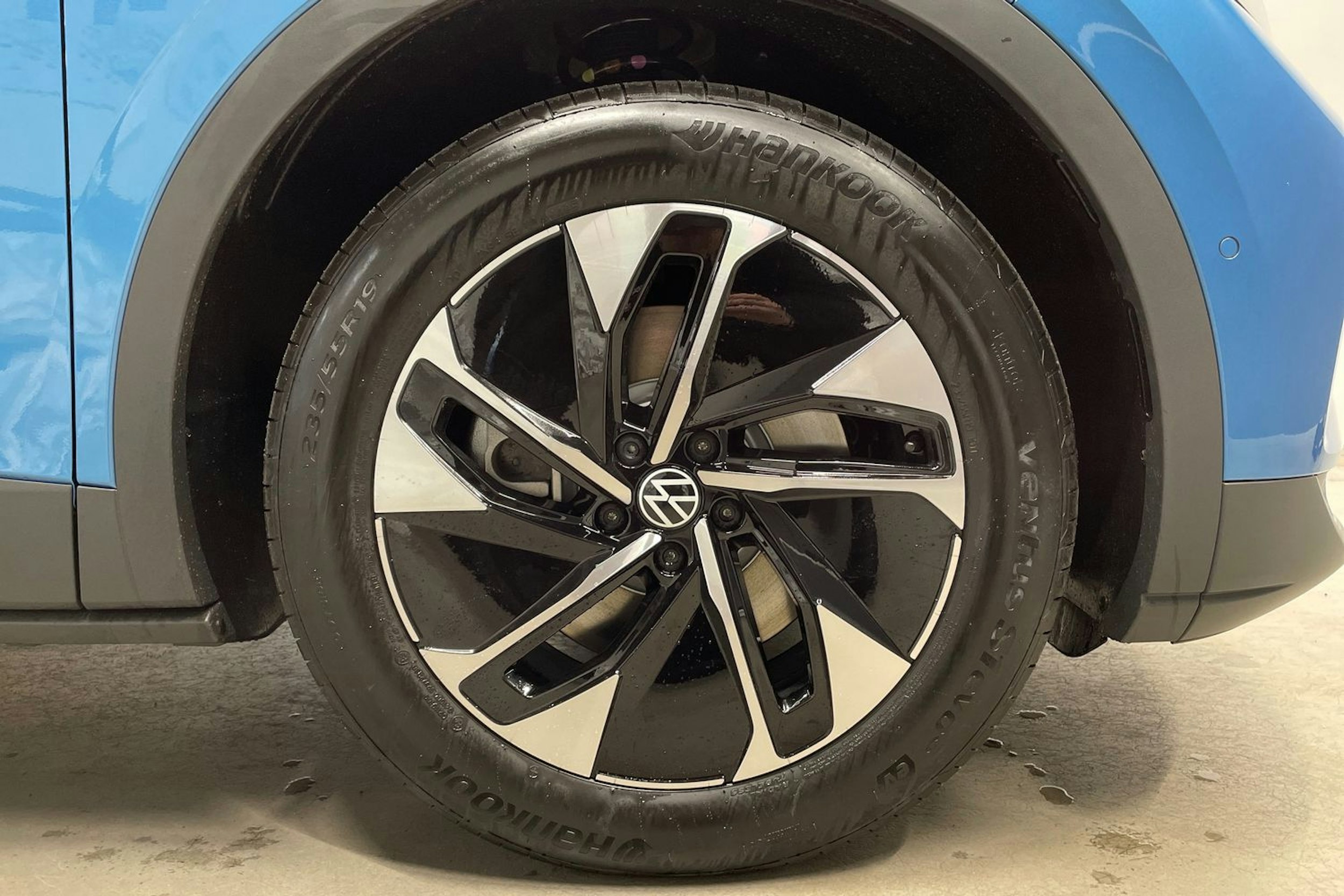 sininen Volkswagen ID.4 2025 kuva 10.