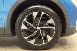 sininen Volkswagen ID.4 2025 kuva 10.