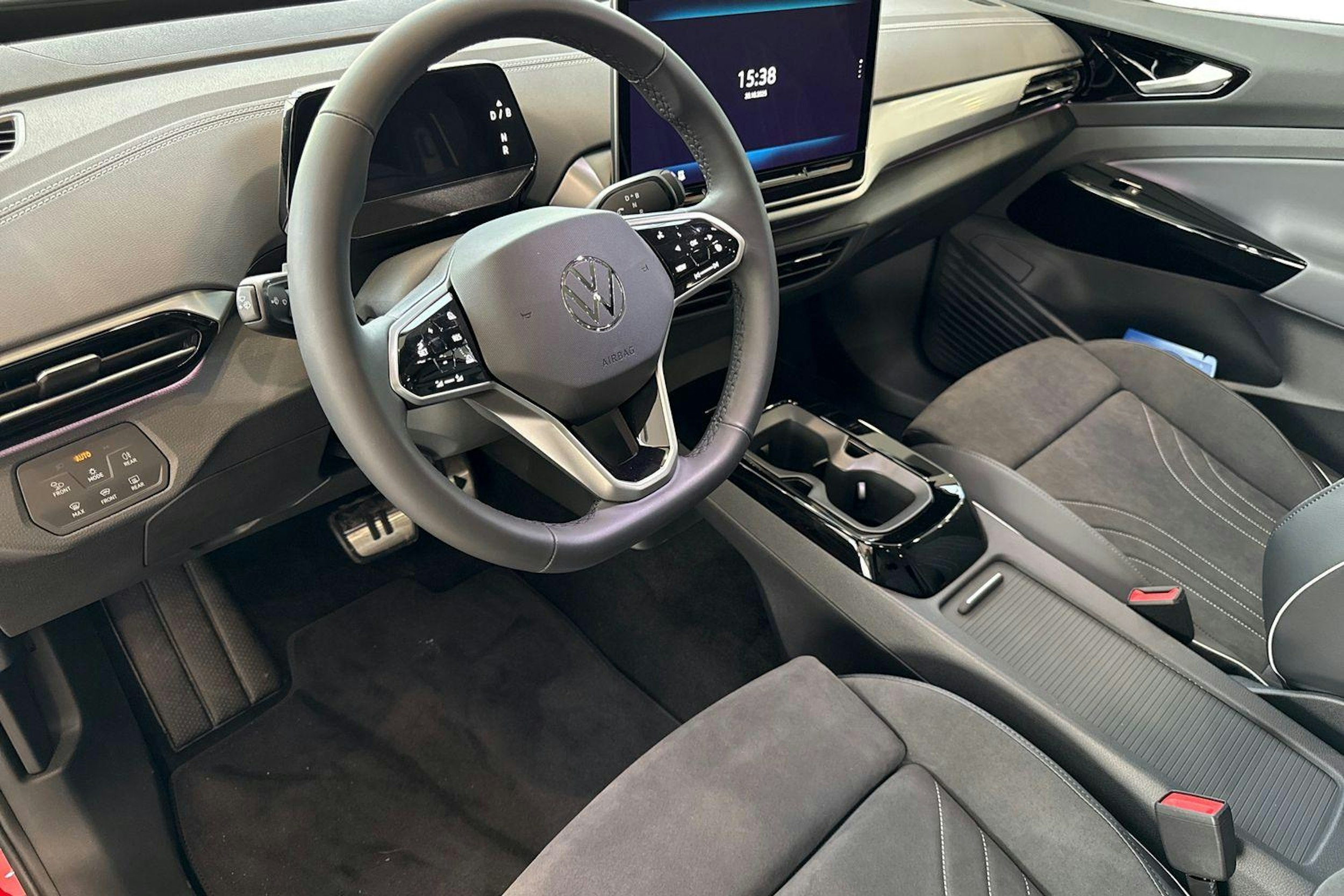 punainen Volkswagen ID.4 2025 kuva 6.