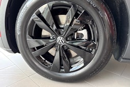 punainen Volkswagen ID.4 2025 kuva 10.