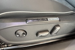 punainen Volkswagen ID.4 2025 kuva 11.
