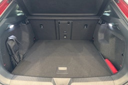 punainen Volkswagen ID.4 2025 kuva 18.
