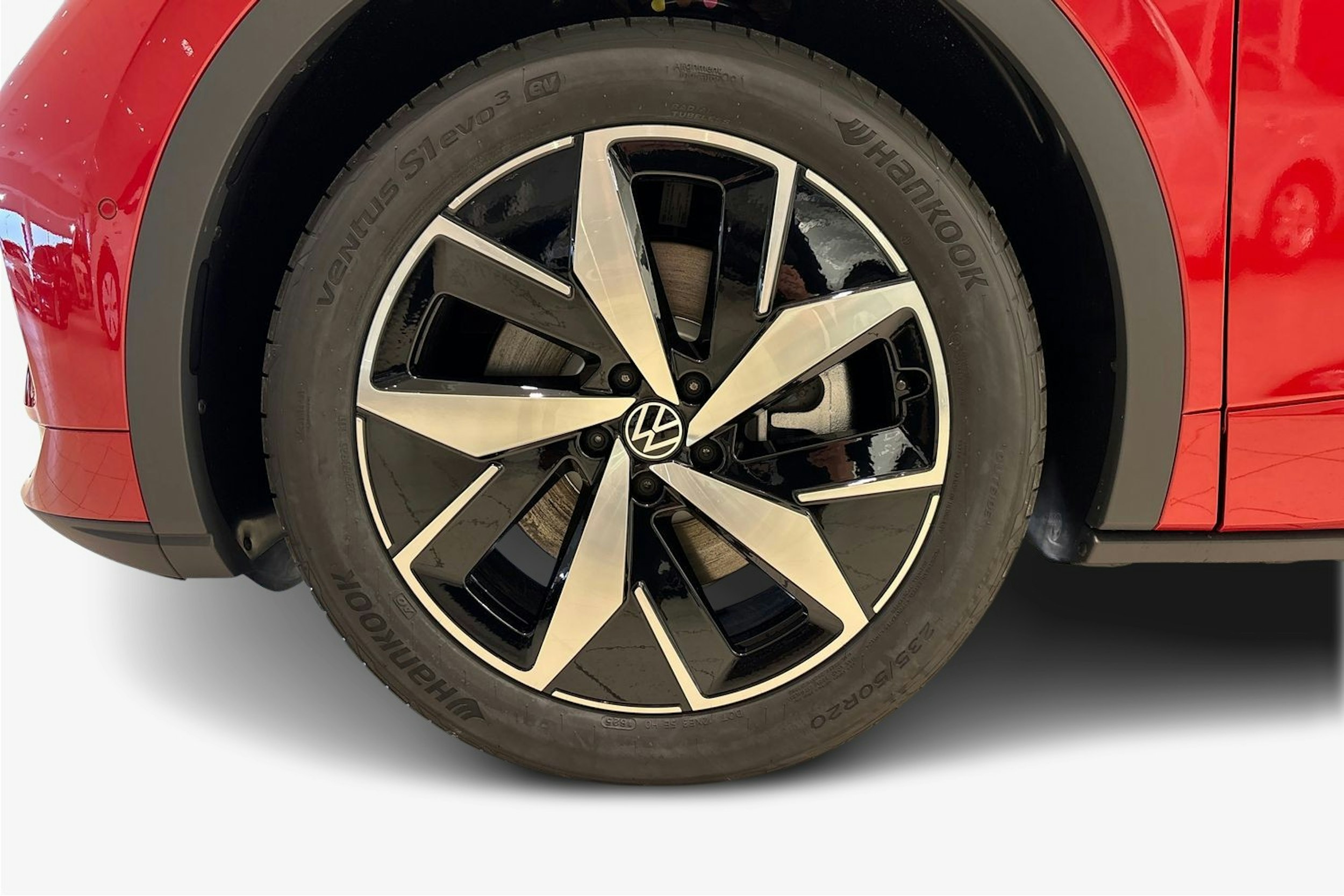 punainen Volkswagen ID.4 2025 kuva 9.
