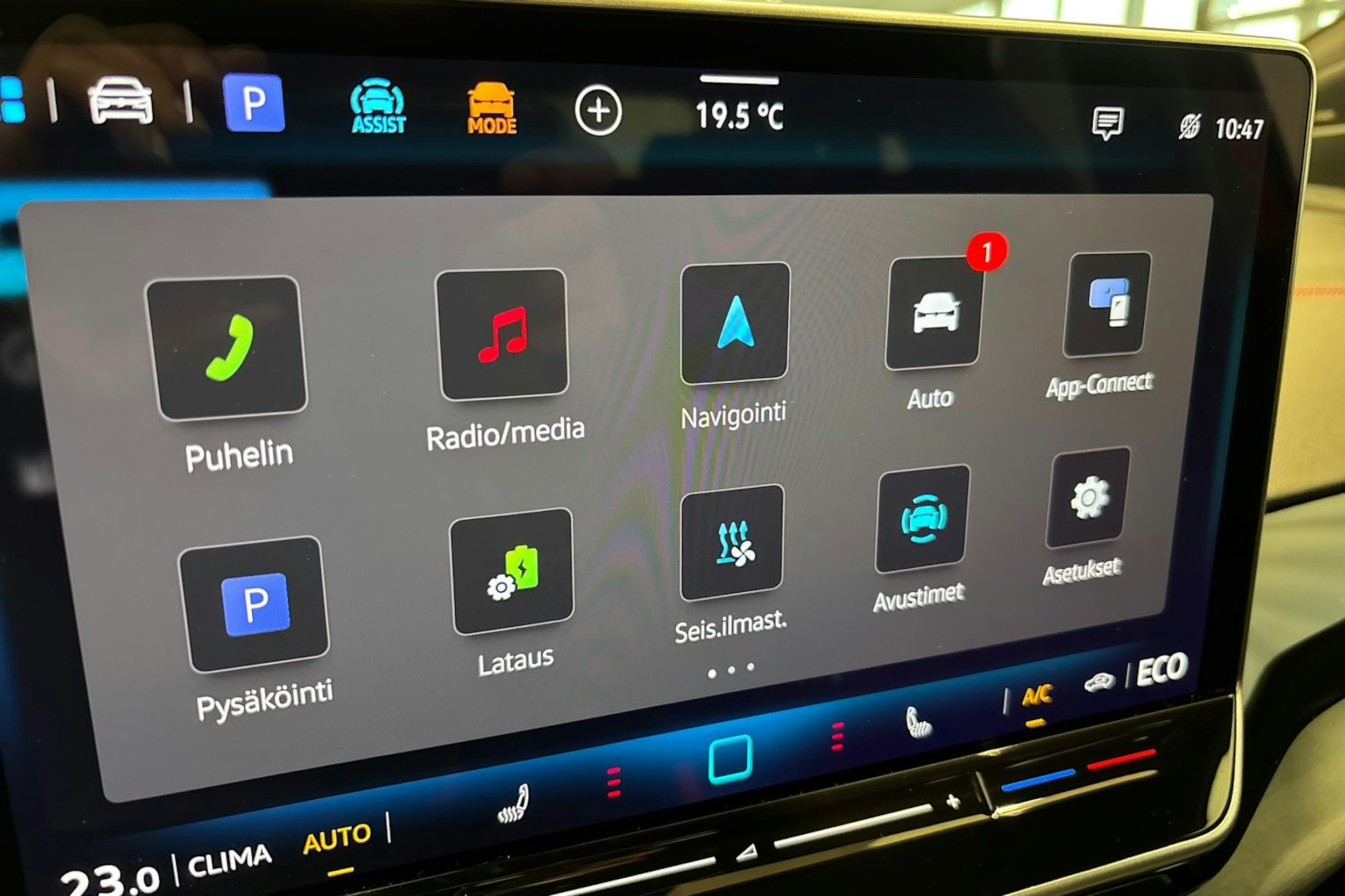 punainen Volkswagen ID.4 2025 kuva 13.
