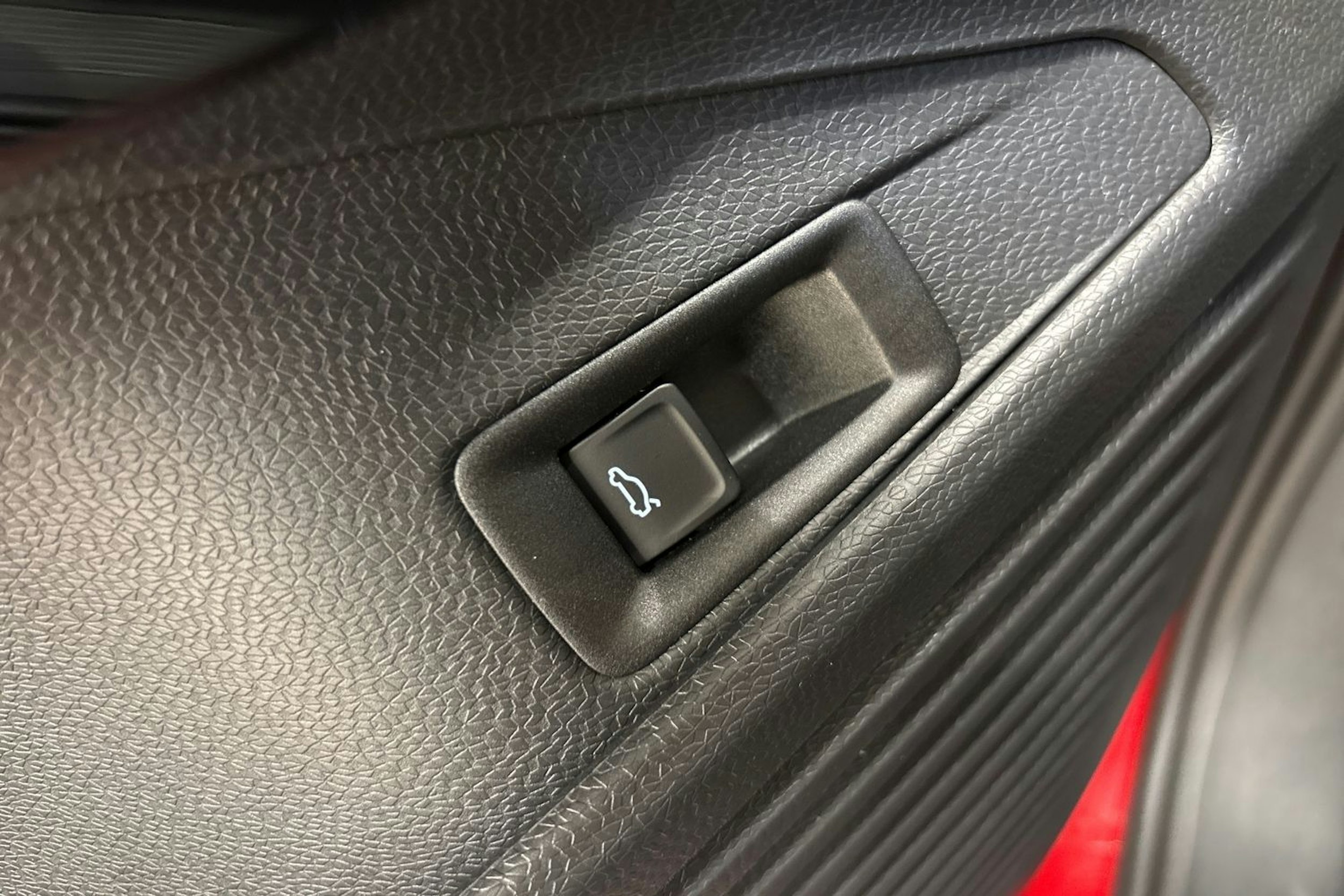 punainen Volkswagen ID.4 2025 kuva 26.