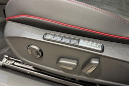 punainen Volkswagen ID.4 2025 kuva 29.