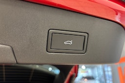 punainen Volkswagen ID.4 2025 kuva 35.