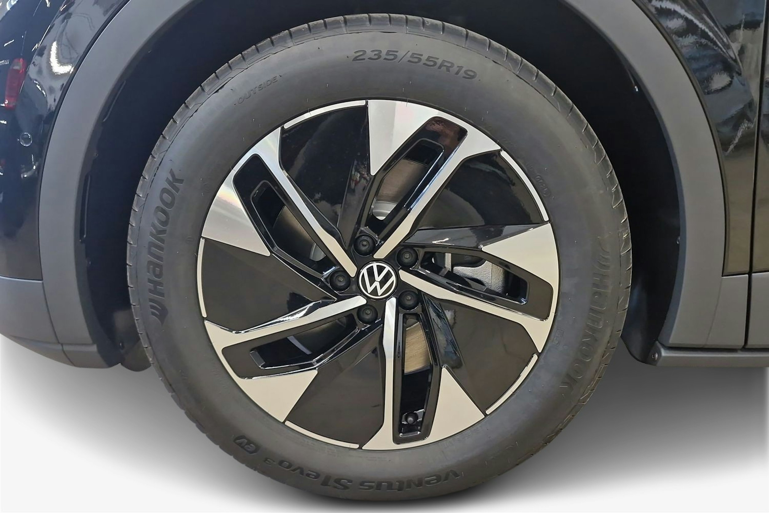 musta Volkswagen ID.4 2025 kuva 9.
