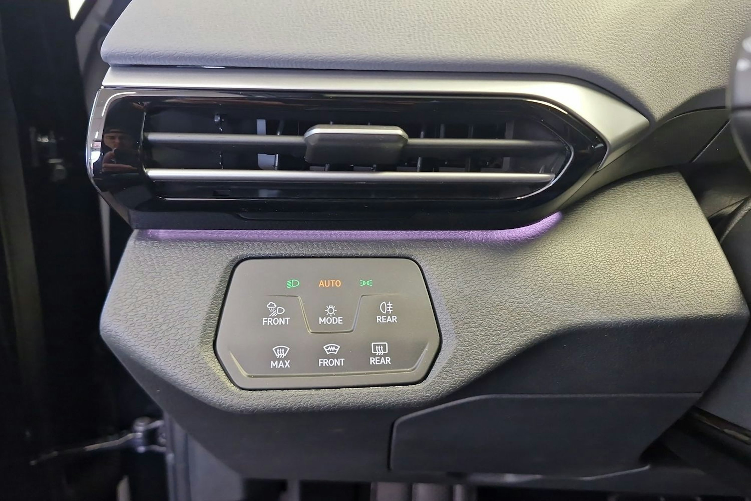 musta Volkswagen ID.4 2025 kuva 13.