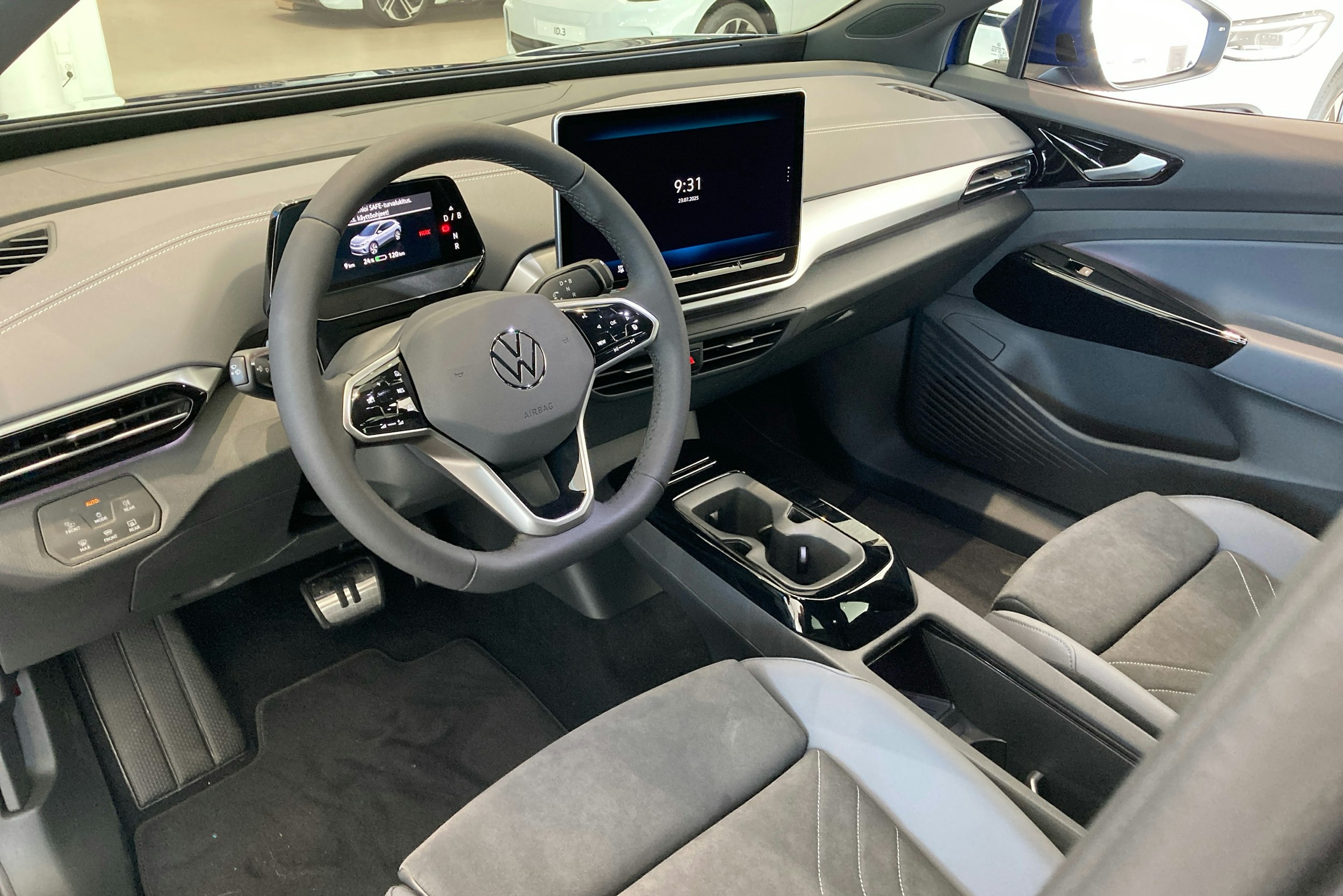 sininen Volkswagen ID.4 2025 kuva 6.