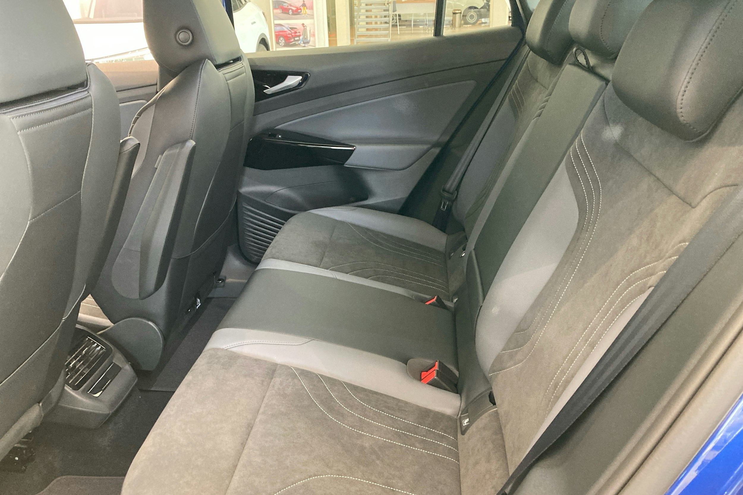sininen Volkswagen ID.4 2025 kuva 8.