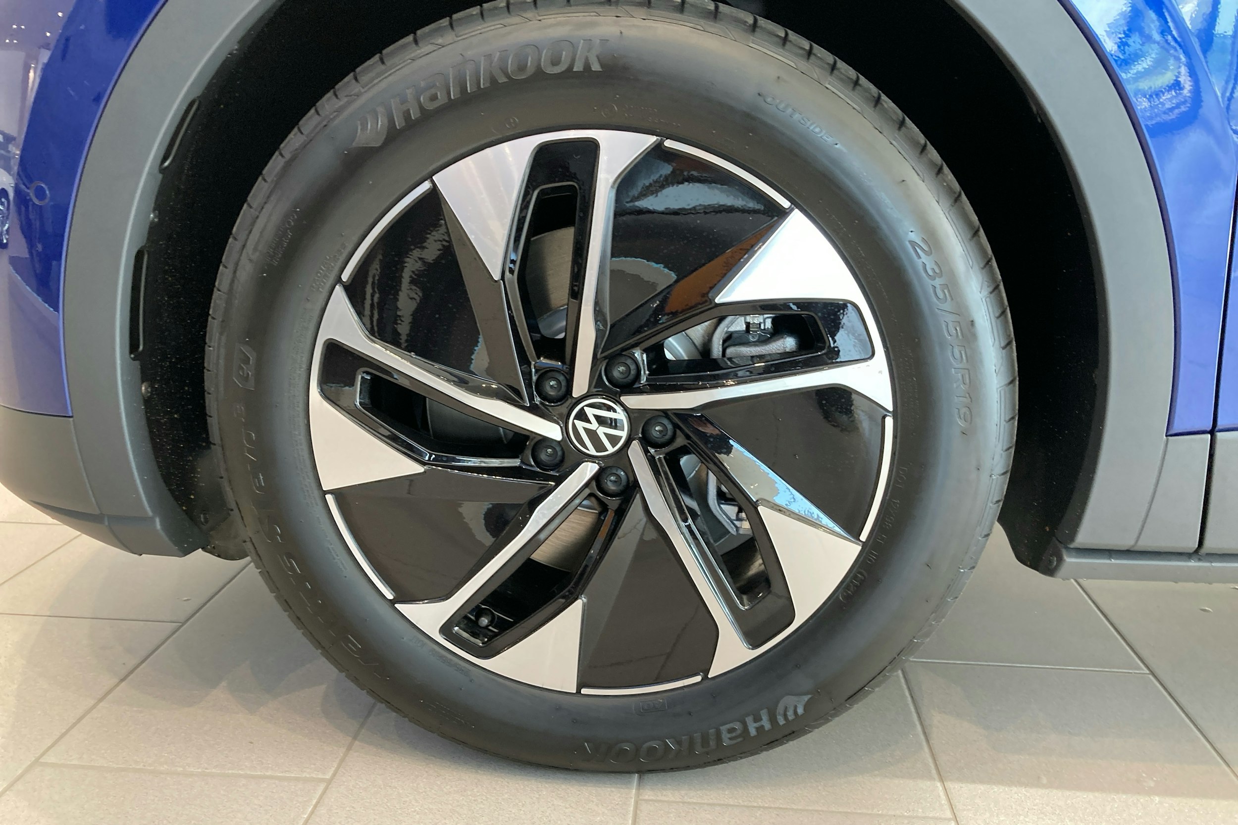 sininen Volkswagen ID.4 2025 kuva 9.
