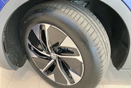 sininen Volkswagen ID.4 2025 kuva 10.