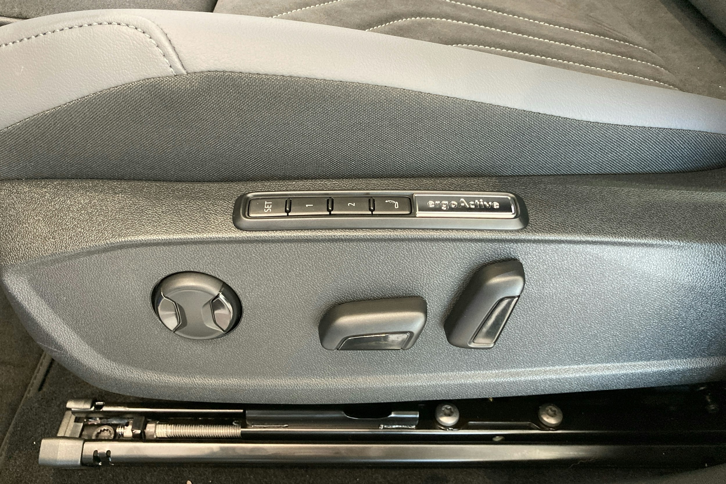 sininen Volkswagen ID.4 2025 kuva 12.