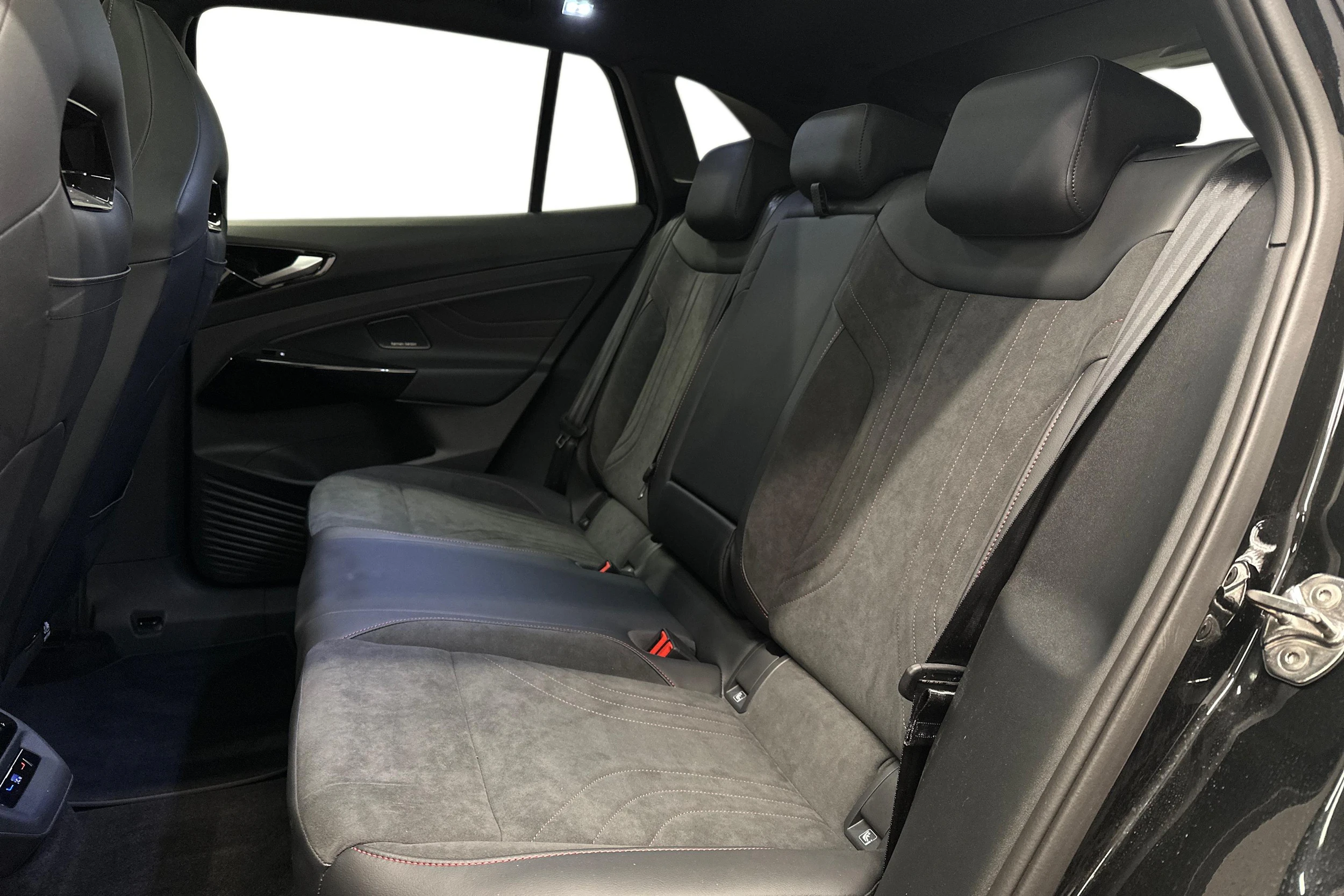 musta Volkswagen ID.4 2025 kuva 8.