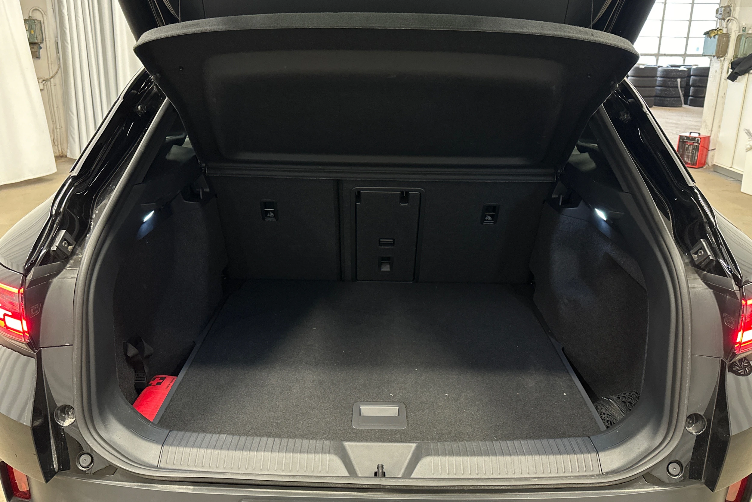 musta Volkswagen ID.4 2025 kuva 11.