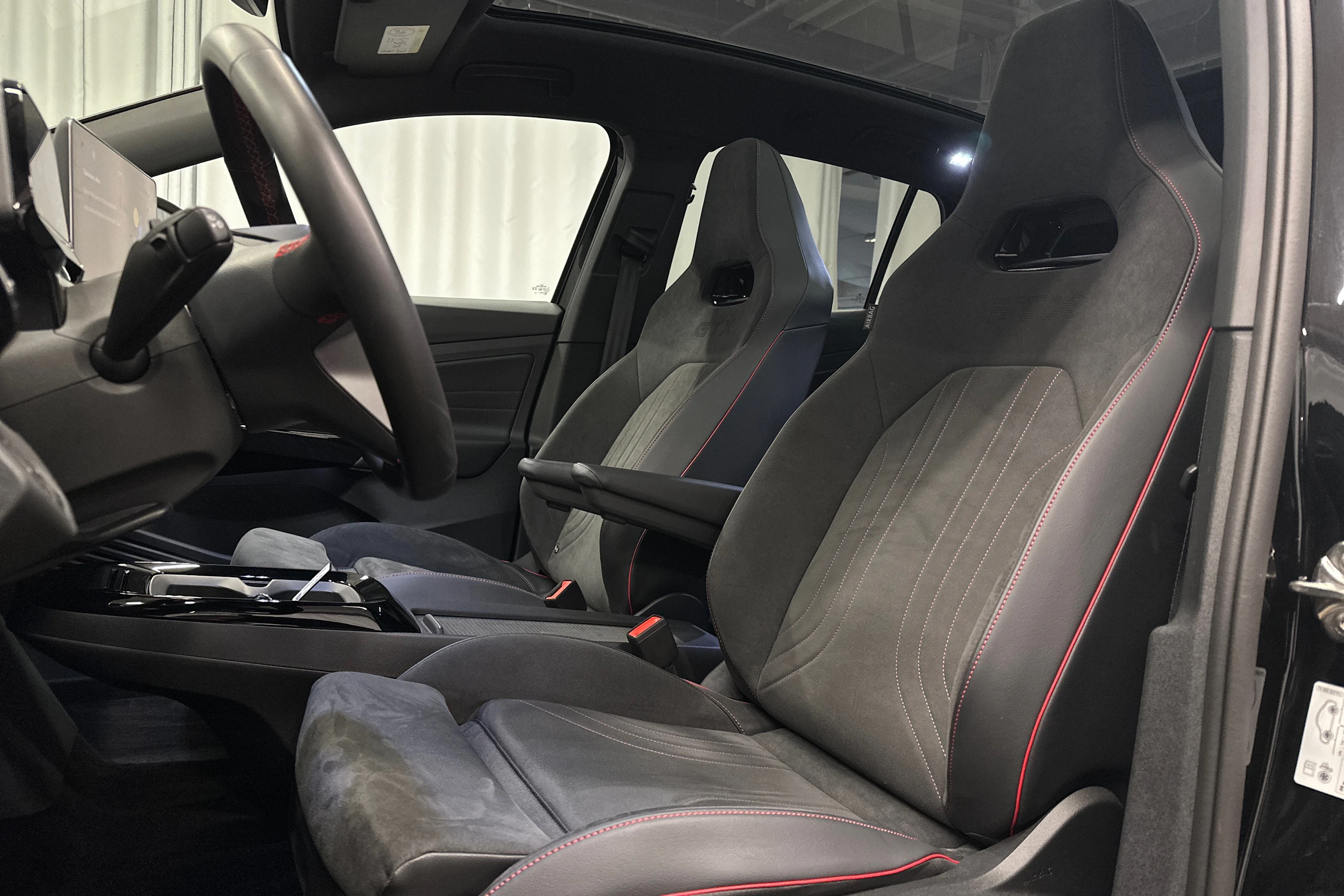 musta Volkswagen ID.4 2025 kuva 14.