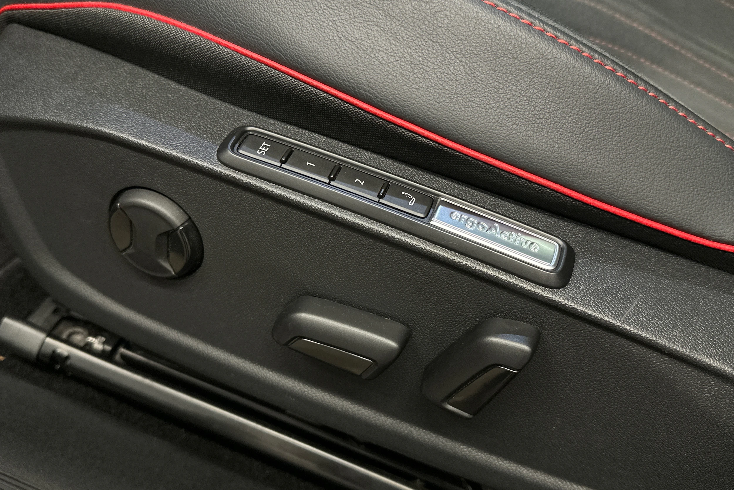 musta Volkswagen ID.4 2025 kuva 15.