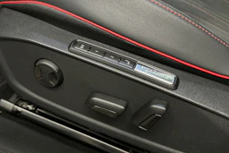 musta Volkswagen ID.4 2025 kuva 15.