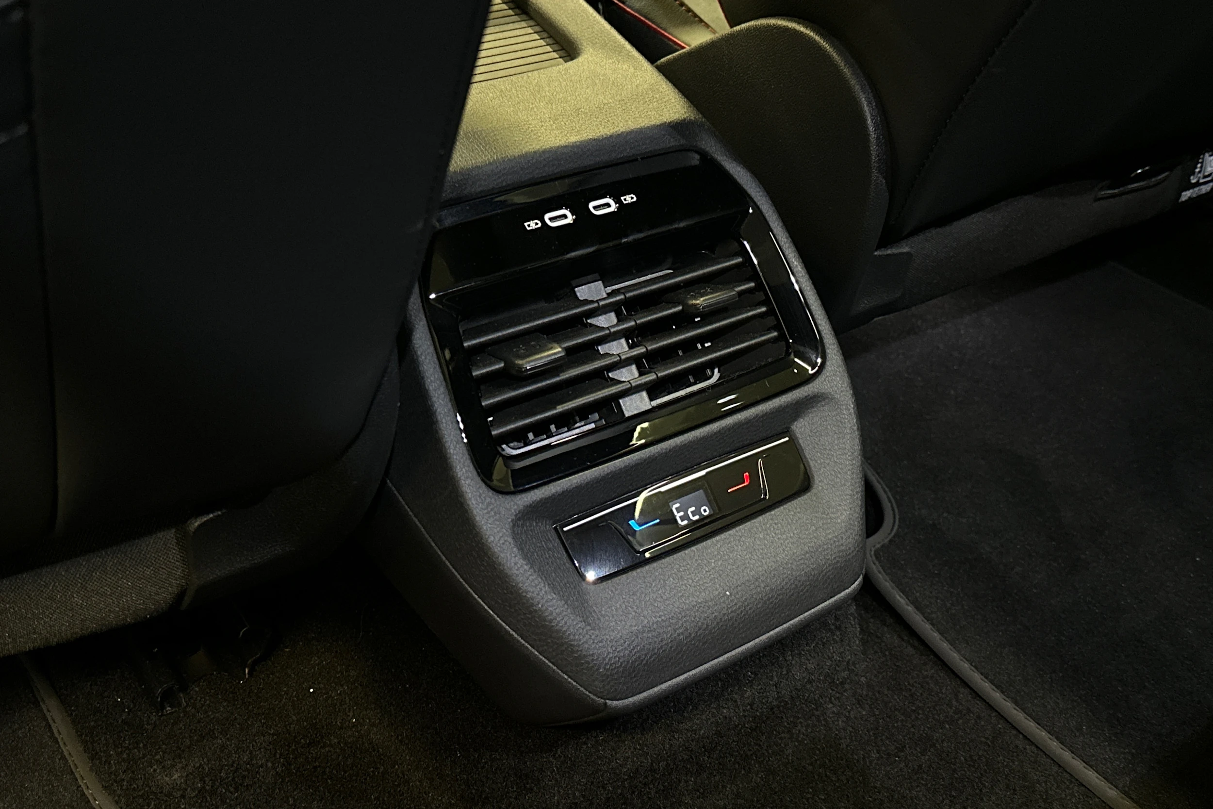 musta Volkswagen ID.4 2025 kuva 36.