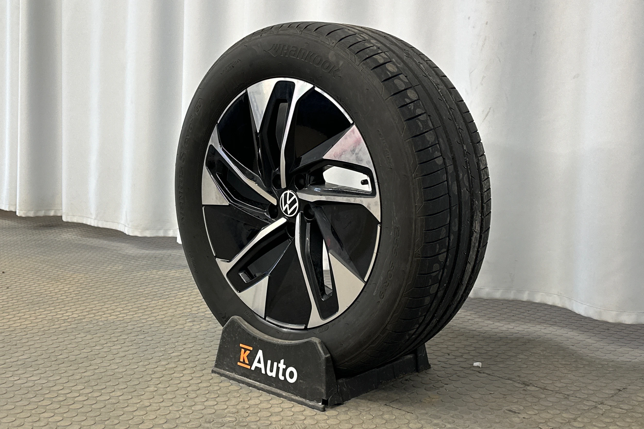 sininen Volkswagen ID.4 2025 kuva 10.