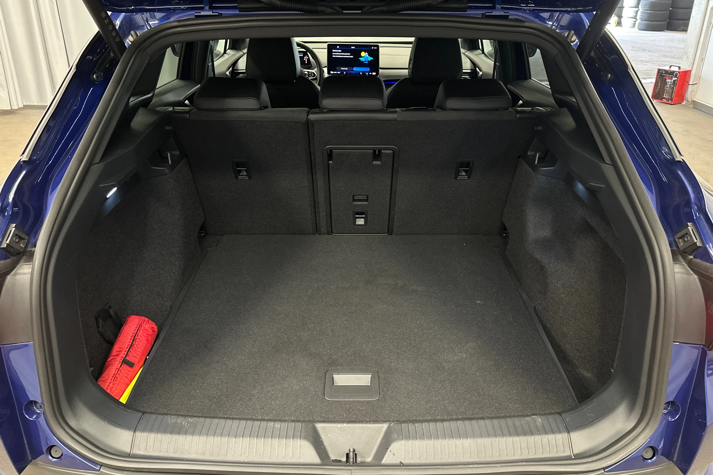 sininen Volkswagen ID.4 2025 kuva 11.