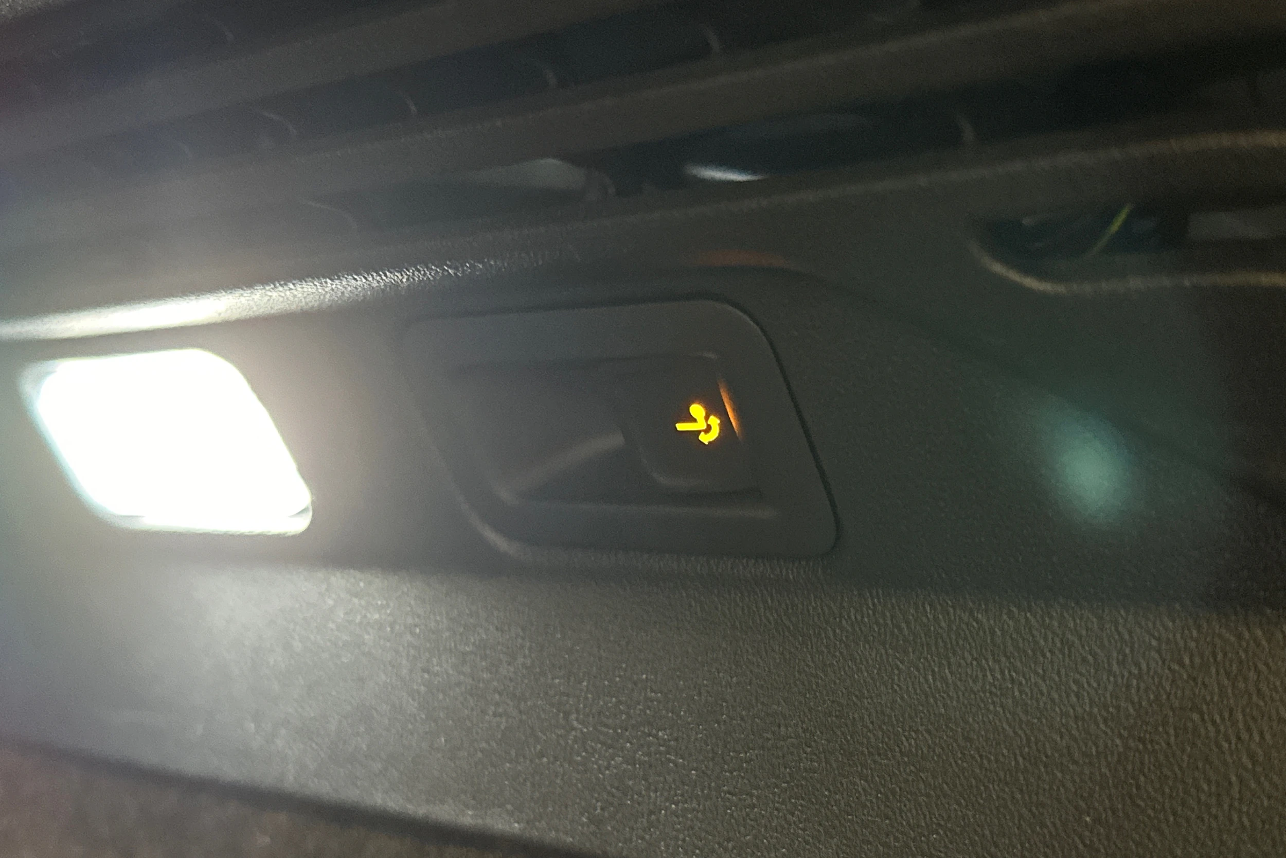 sininen Volkswagen ID.4 2025 kuva 13.