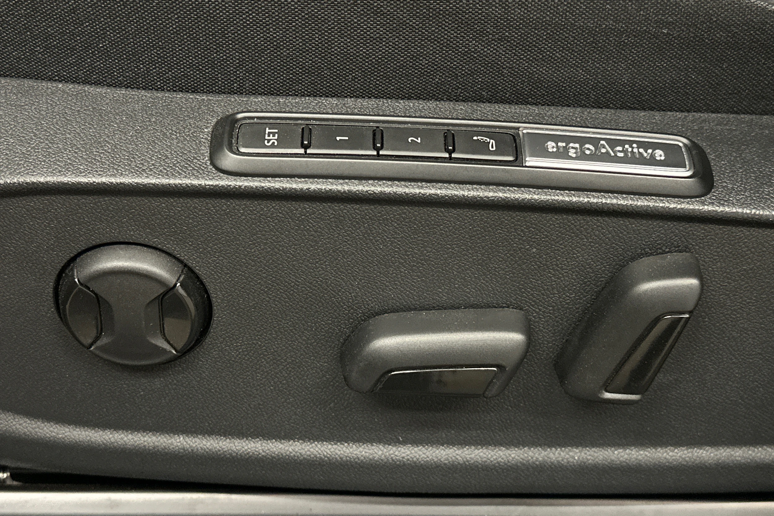 sininen Volkswagen ID.4 2025 kuva 16.